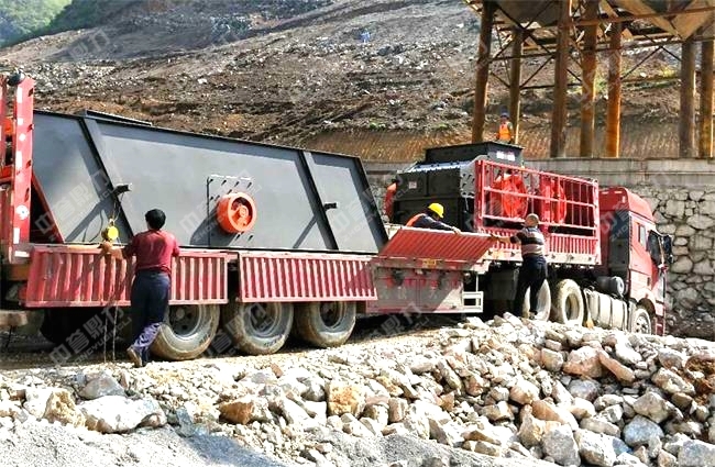 水利砂石生產線上的制砂機和篩子