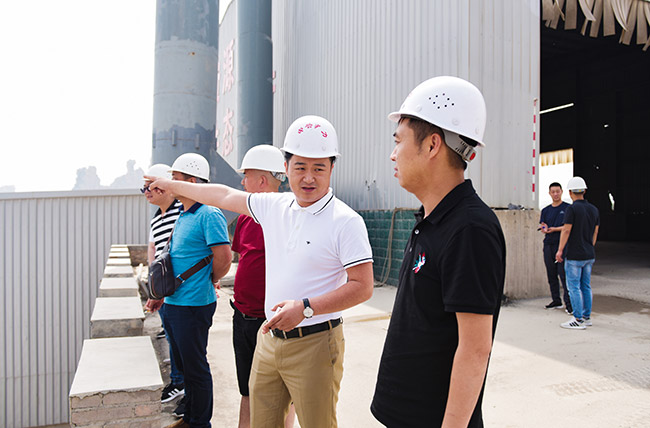 湖南郴州德順新材料有限公司一行參觀資源有限公司時產3000噸骨料生產線