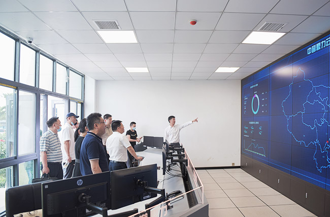 參觀中譽(yù)鼎力礦山管理云數(shù)據(jù)